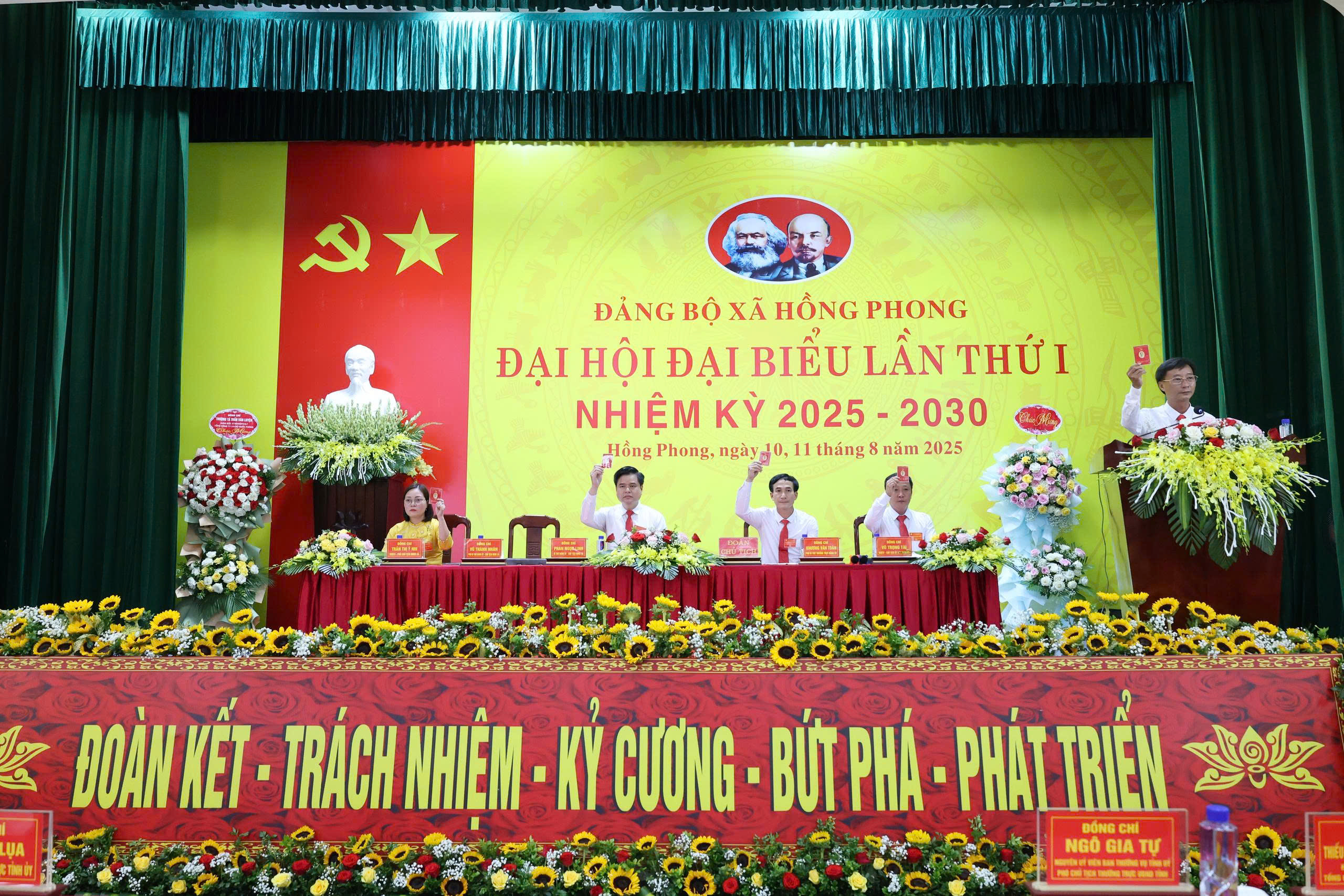 PHIÊN TRÙ BỊ ĐẠI HỘI ĐẠI BIỂU ĐẢNG BỘ XÃ HỒNG PHONG LẦN THỨ NHẤT, NHIỆM KÌ 2025 - 2030
